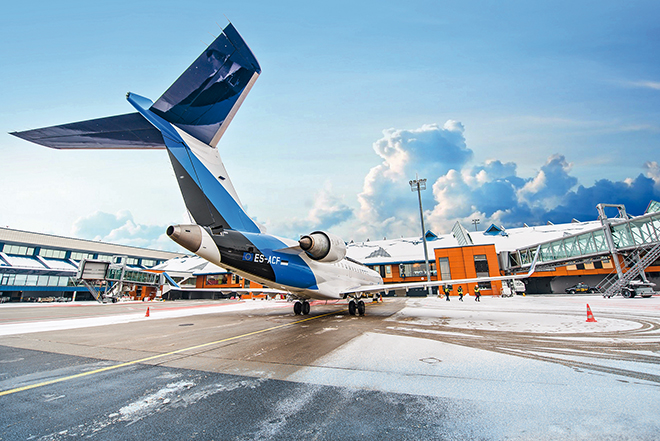 На временную ливрею первого CRJ700 авиакомпании NAG нанесены цвета эстонского флага