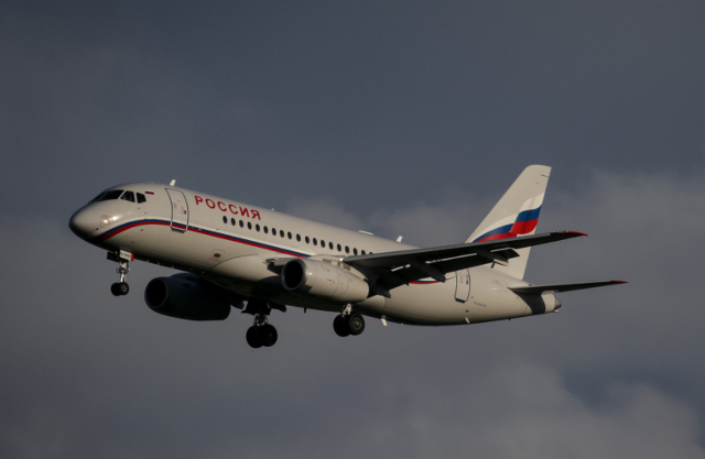 Самолет SSJ 100 СЛО "Россия"